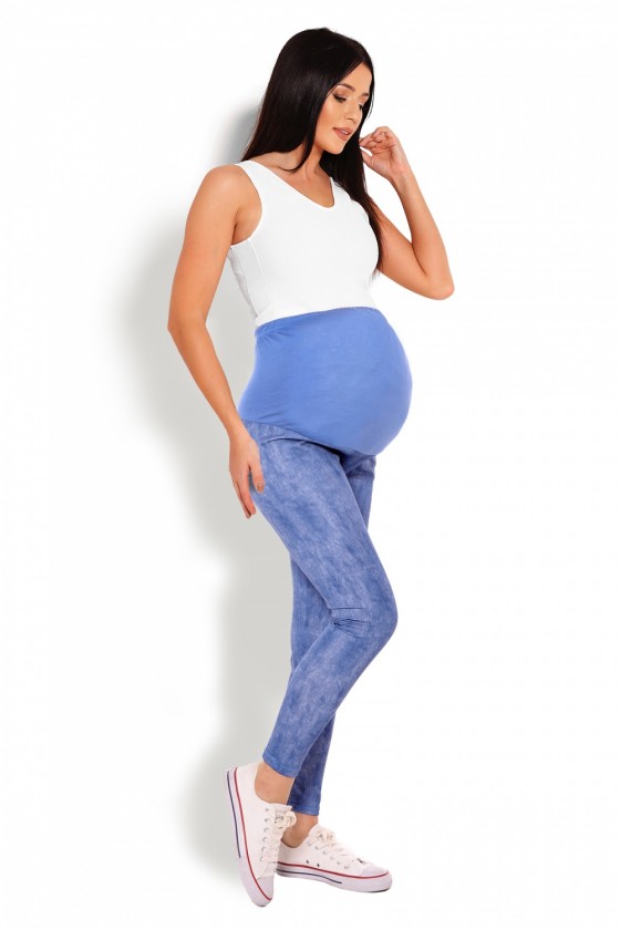 Maternity leggings model...